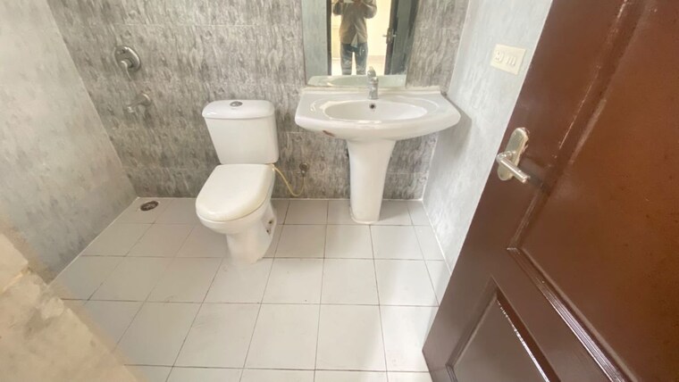 Bathroom, ambika-florence-park 3 Bedroom 1775 Sq.Ft. Apartment In North Mullanpur Chandigarh 10663024