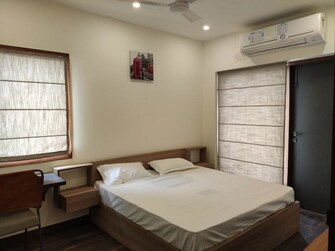 1 BHK 845 Sq.Ft. Builder Floor in Queens Plaza