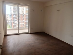 Room in 4 BHK Apartment at Ambika Florence Park, North Mullanpur – for Rent