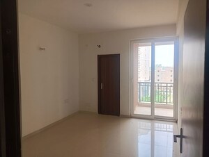 Room in 4 BHK Apartment at Ambika Florence Park, North Mullanpur – for Rent