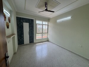 Room in 2 BHK Apartment at Jaypee Klassic Shaurya, Sector 134 – for Rent
