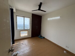 Room in 2 BHK Apartment at Jaypee Greens Kosmos, Sector 134 – for Rent