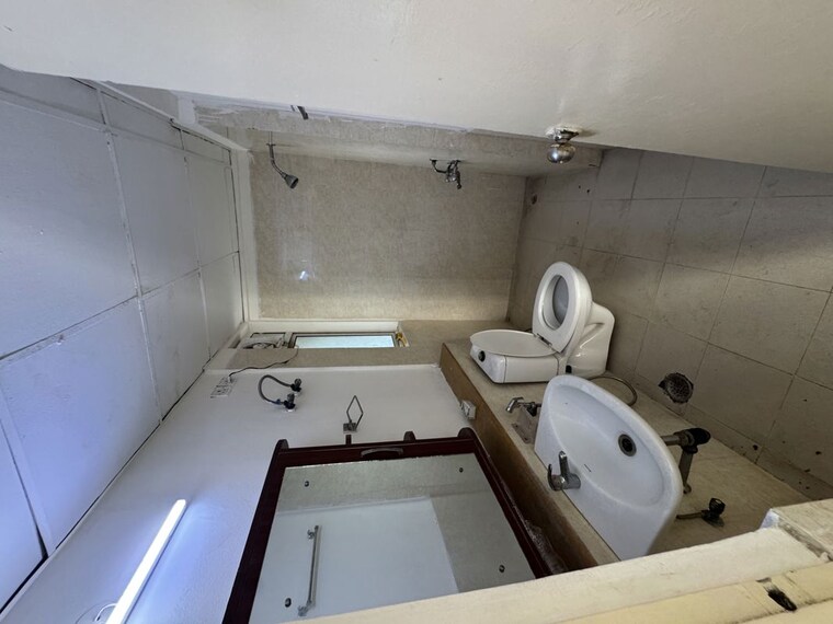 Bathroom, jaypee-greens-kosmos 2 Bedroom 850 Sq.Ft. Apartment In Sector 134 Noida 10664551
