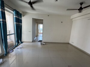 Room in 2 BHK Apartment at Jaypee Greens Kosmos, Sector 134 – for Rent
