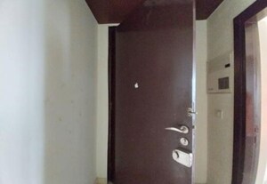 Furnished Amenities in 3 BHK Apartment at DLF Regal Gardens, Sector 90 – for Rent