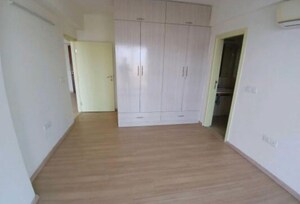 Room in 3 BHK Apartment at DLF Regal Gardens, Sector 90 – for Rent
