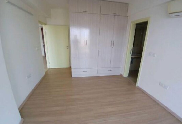 Room, dlf-regal-gardens 3 Bedroom 1818 Sq.Ft. Apartment In Sector 90 Gurgaon 10664575