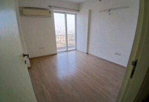 Room in 3 BHK Apartment at DLF Regal Gardens, Sector 90 – for Rent