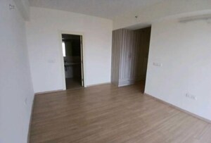 Room in 3 BHK Apartment at DLF Regal Gardens, Sector 90 – for Rent