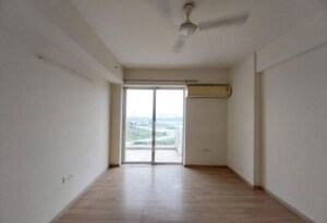 Room in 3 BHK Apartment at DLF Regal Gardens, Sector 90 – for Rent