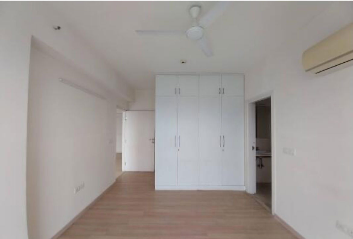 Room in 3 BHK Apartment at DLF Regal Gardens, Sector 90 – for Rent
