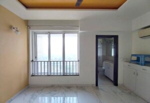 Room in 3 BHK Apartment at DLF Regal Gardens, Sector 90 – for Rent