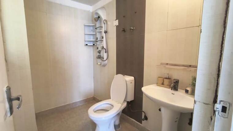 Bathroom, skytech-matrott 2 Bedroom 1015 Sq.Ft. Apartment In Sector 76 Noida 10664567