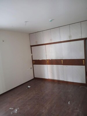 Room in 3 BHK Apartment at Raghuram The Vue Residences, Puppalaguda – for Rent