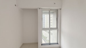 Room in 1.5 BHK Apartment at Godrej Emerald, Ghodbunder Road – for Rent