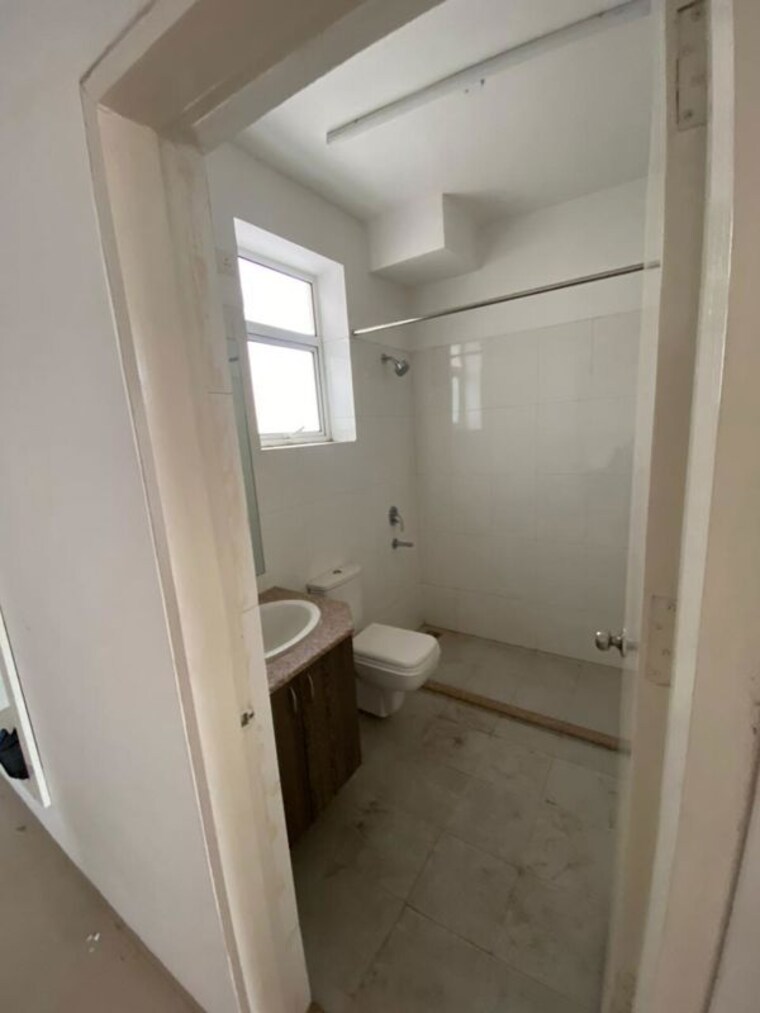 Bathroom, dlf-central-square 3 Bedroom 1900 Sq.Ft. Apartment In North Mullanpur Chandigarh 10662928
