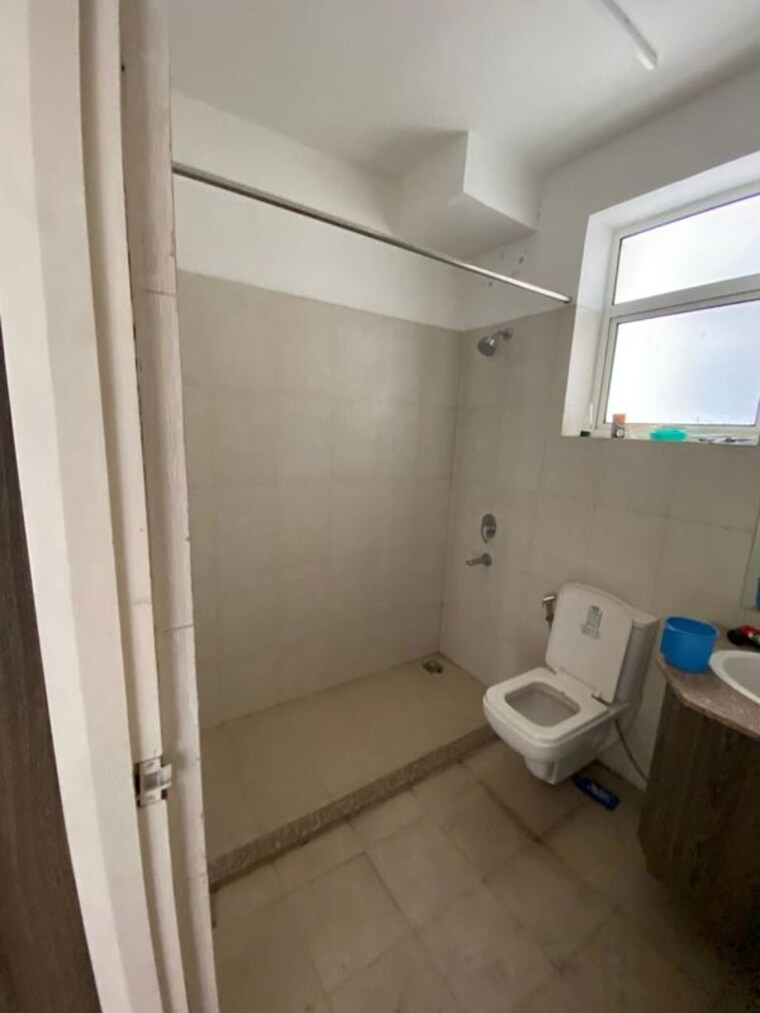 Bathroom, dlf-central-square 3 Bedroom 1900 Sq.Ft. Apartment In North Mullanpur Chandigarh 10662928
