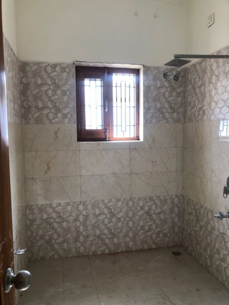 Bathroom, dlf-central-square 3 Bedroom 3150 Sq.Ft. Apartment In North Mullanpur Chandigarh 10662811