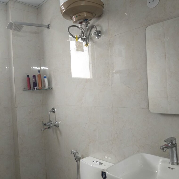 Bathroom, suncity-heights 3 Bedroom 2400 Sq.Ft. Apartment In Sector 54 Gurgaon 10664607