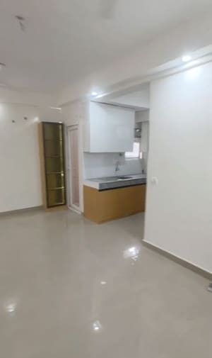 Room in 2 BHK Apartment at GLS Avenue 81, Sector 81 – for Rent