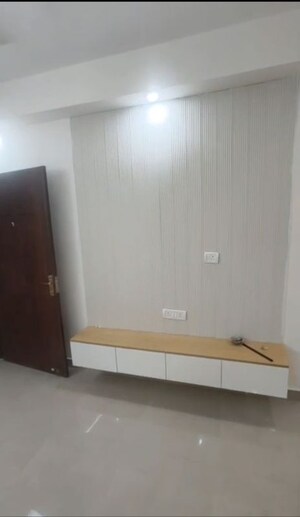 Room in 2 BHK Apartment at GLS Avenue 81, Sector 81 – for Rent