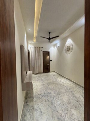 Room in 4 BHK Independent House at Meerut Cantt – for Sale
