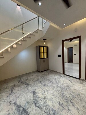 Room in 4 BHK Independent House at Meerut Cantt – for Sale