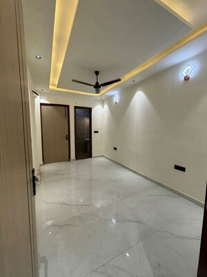 Room in 4 BHK Independent House at Meerut Cantt – for Sale