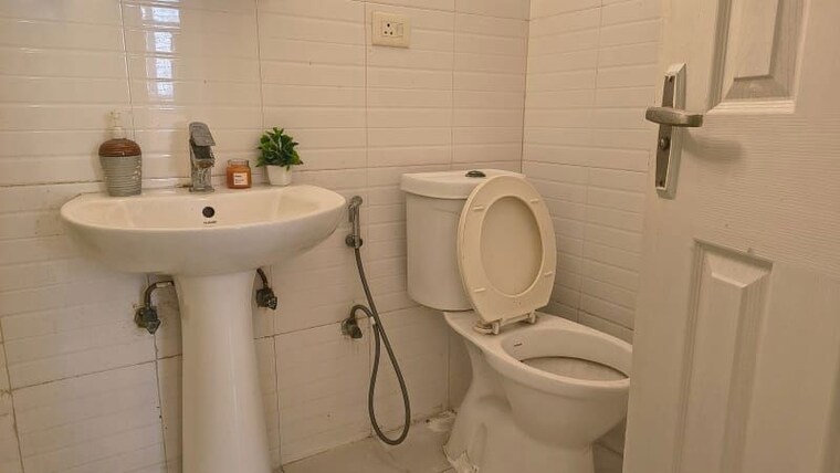 Bathroom, supertech-cape-town 2 Bedroom 1150 Sq.Ft. Apartment In Sector 74 Noida 10664604