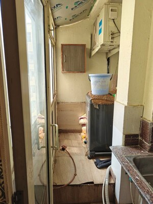Bathroom in 3 BHK Apartment at Parsvnath Planet Plaza, Gomti Nagar – for Rent
