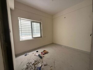 Room in 3 BHK Apartment at Vandana Flora, Hsr Layout – for Rent