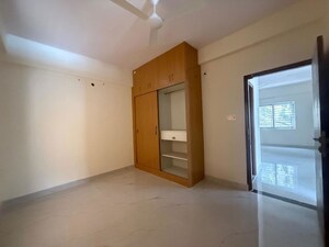 Room in 3 BHK Apartment at Vandana Flora, Hsr Layout – for Rent