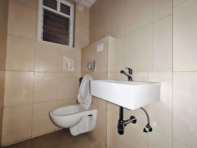 Bathroom, godrej-emerald 3 Bedroom 908 Sq.Ft. Apartment In Ghodbunder Road Thane 10664662