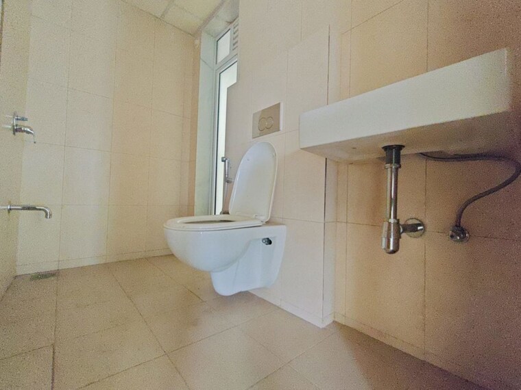 Bathroom, godrej-emerald 3 Bedroom 908 Sq.Ft. Apartment In Ghodbunder Road Thane 10664662