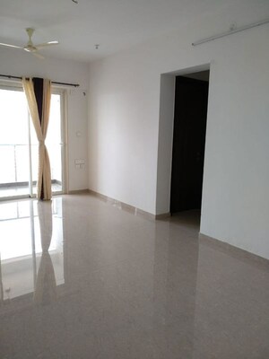 Room in 2 BHK Apartment at JP Decks, Goregaon East – for Rent
