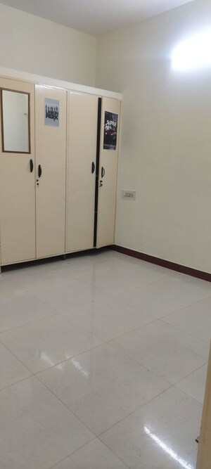 Room in 2 BHK Builder Floor at Jeevan Bima Nagar – for Rent