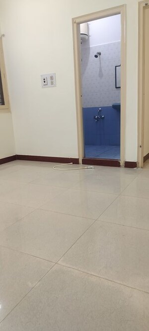 Room in 2 BHK Builder Floor at Jeevan Bima Nagar – for Rent