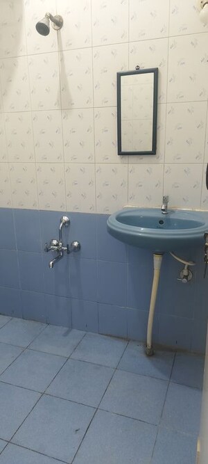 Bathroom in 2 BHK Builder Floor at Jeevan Bima Nagar – for Rent