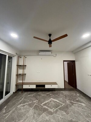 Room in 3.5 BHK Apartment at Prestige Fairfield, Rmv 2nd Stage – for Rent