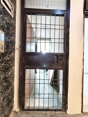 Room in 3.5 BHK Independent House at Noida Extension – for Sale
