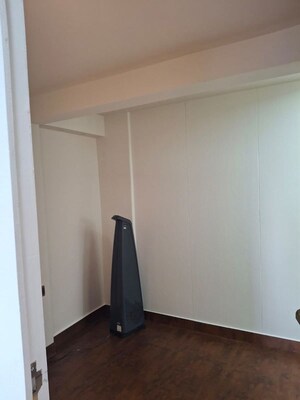 Room in 1.5 BHK Apartment at Patel Apartment, Worli – for Rent
