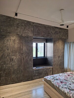 Room in 1.5 BHK Apartment at Patel Apartment, Worli – for Rent