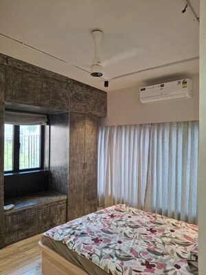 Bedroom in 1.5 BHK Apartment at Patel Apartment, Worli – for Rent