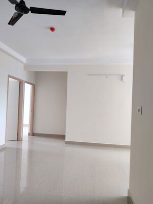 Room in 2 BHK Apartment at Mantri Webcity, Hennur Road – for Rent