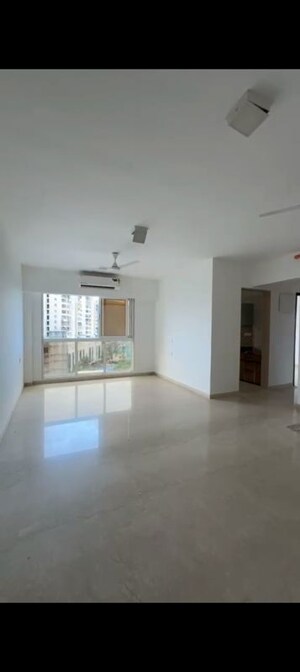 Room in 3 BHK Apartment at Platinum Life, Andheri West – for Sale
