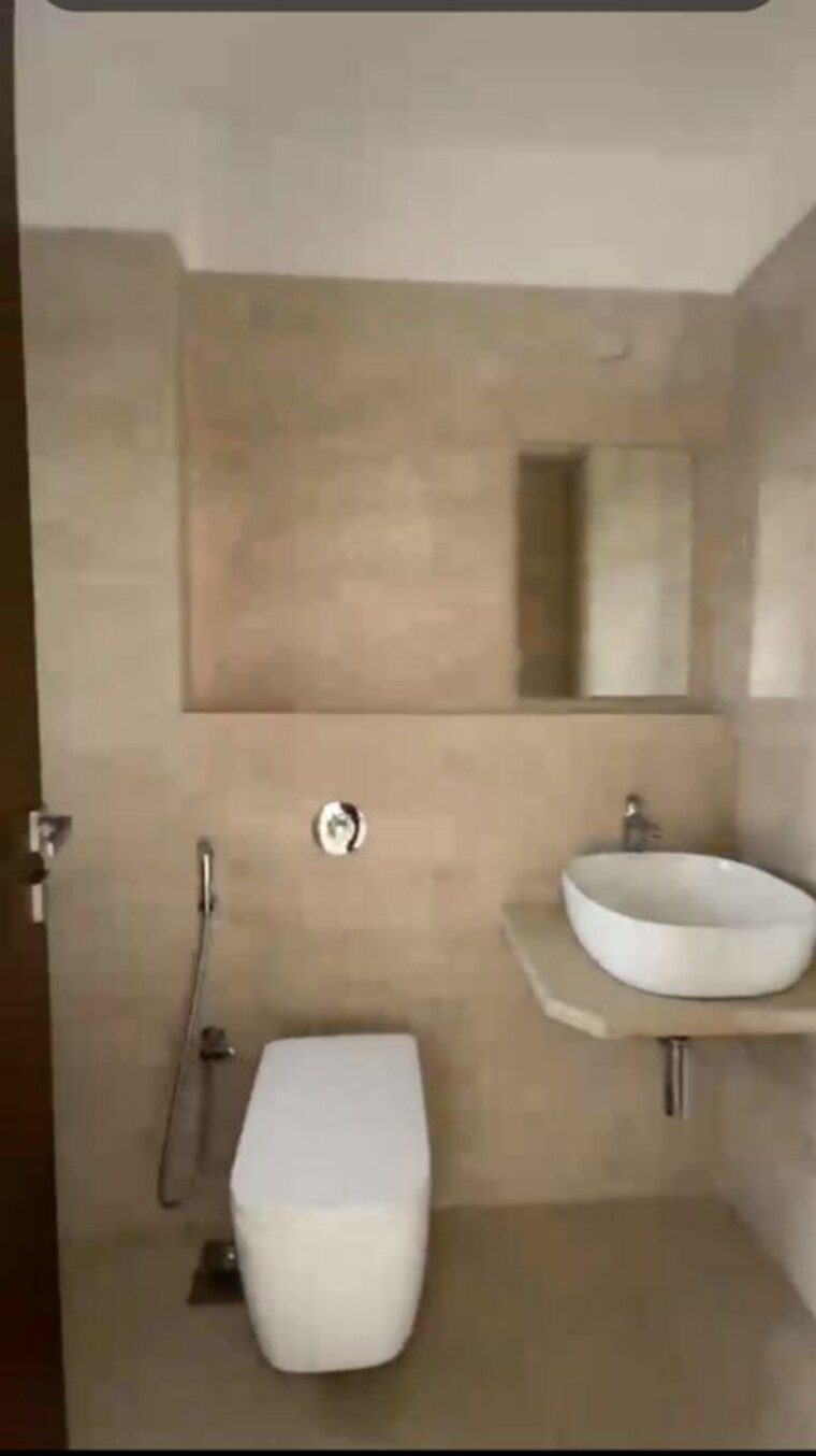 Bathroom, platinum-life 3 Bedroom 900 Sq.Ft. Apartment In Andheri West Mumbai 10664910