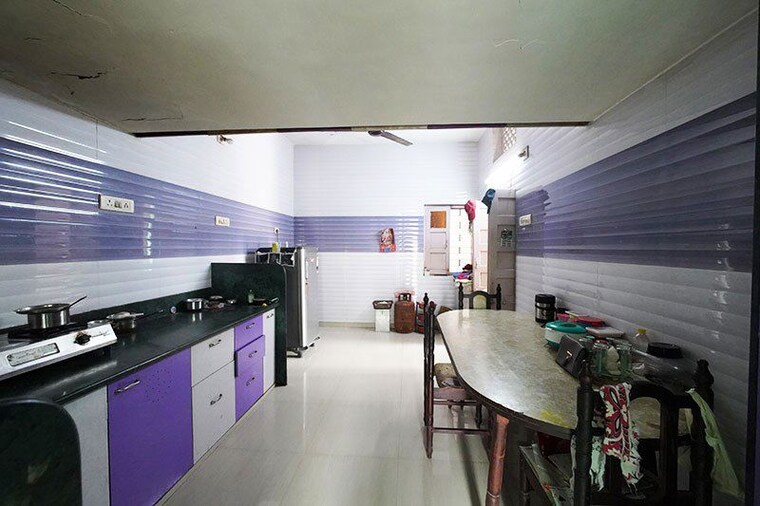 Kitchen, bapunagar 3 Bedroom 218 Sq.Yd. Apartment In Bapunagar Ahmedabad 10664911