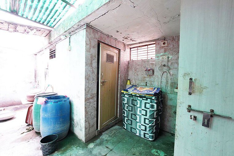 Bathroom, bapunagar 3 Bedroom 218 Sq.Yd. Apartment In Bapunagar Ahmedabad 10664911