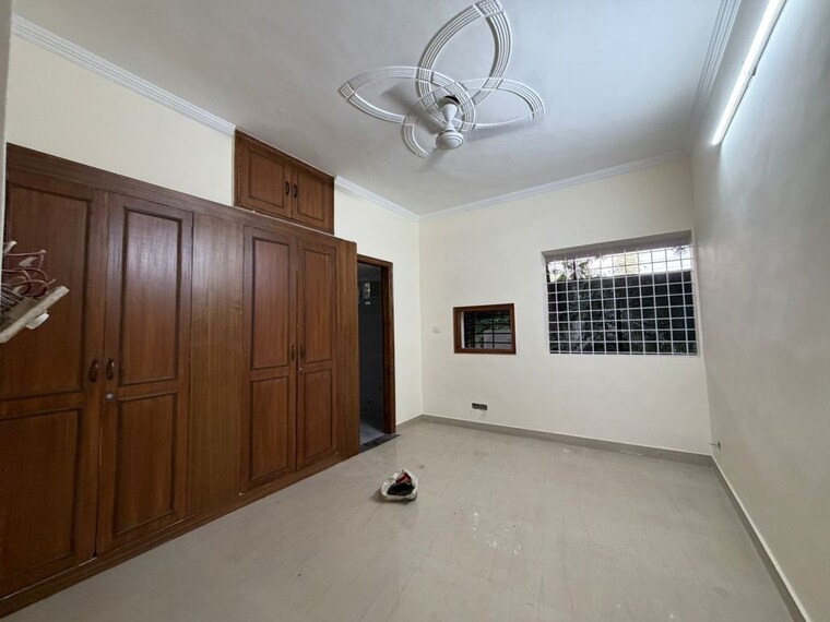 Room, vasant kunj 3 Bedroom 1700 Sq.Ft. Apartment In Vasant Kunj Delhi 10664915