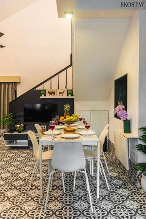Dining area in 5 BHK Villa at Old Mumbai - Pune Highway – for Sale